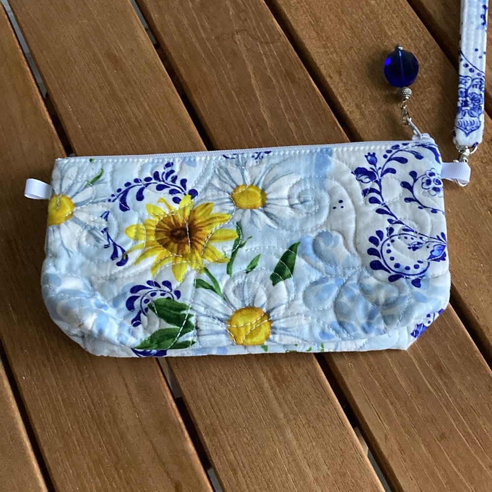 Quilted Wristlet/Makeup Bag. NEW